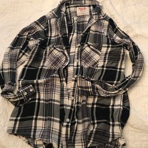Women’s plaid button down shirt